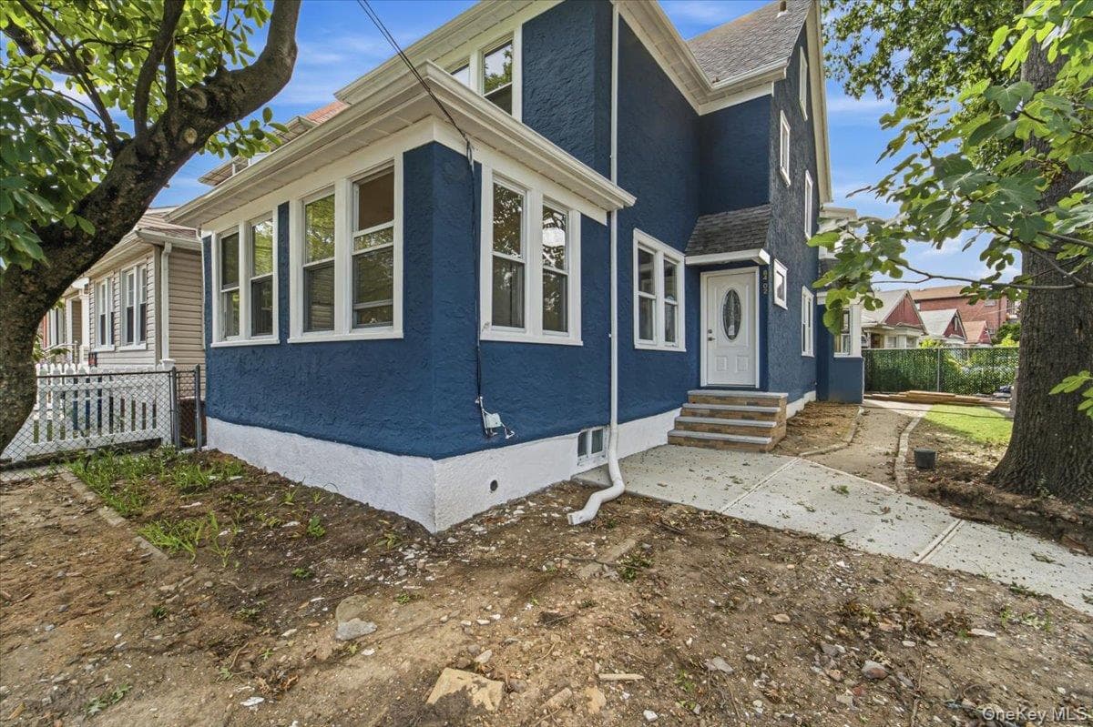 8402 Smedley Street, Briarwood