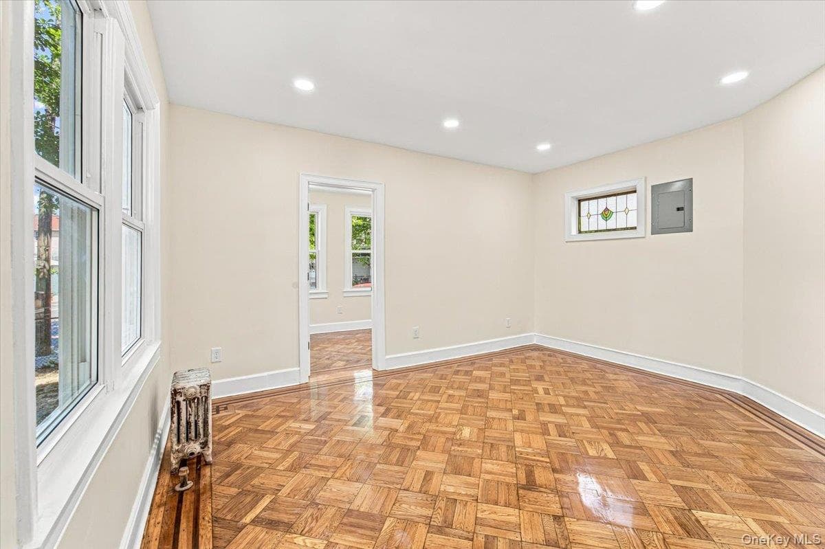 8402 Smedley Street thumbnail 9