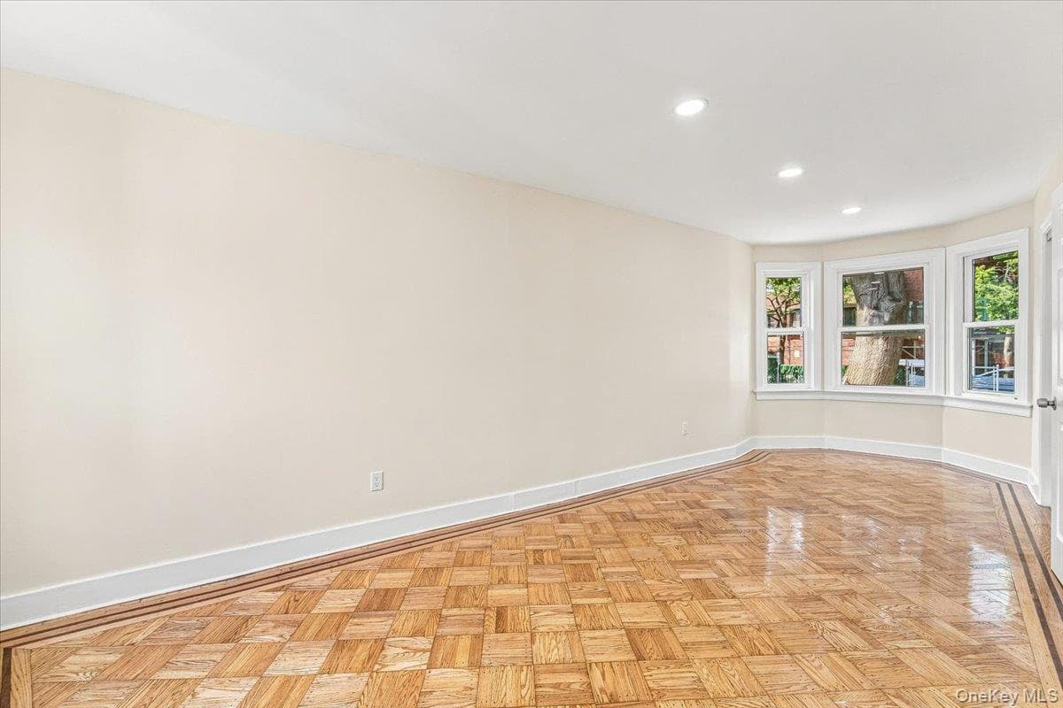 8402 Smedley Street thumbnail 4