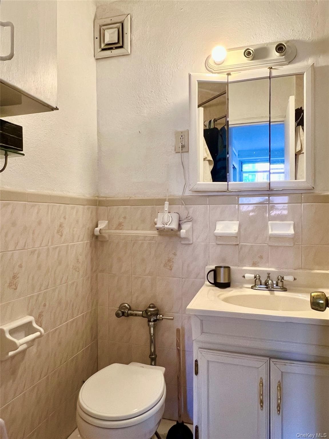 142-05 Roosevelt Avenue Unit: 301 thumbnail 7