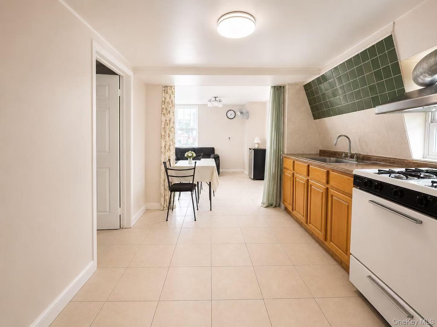 45-24 Burling Street St thumbnail 6