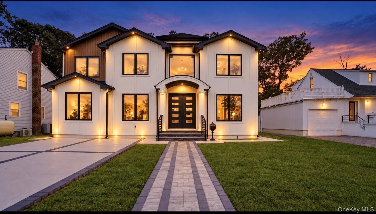 940 Southern Drive, Franklin Square