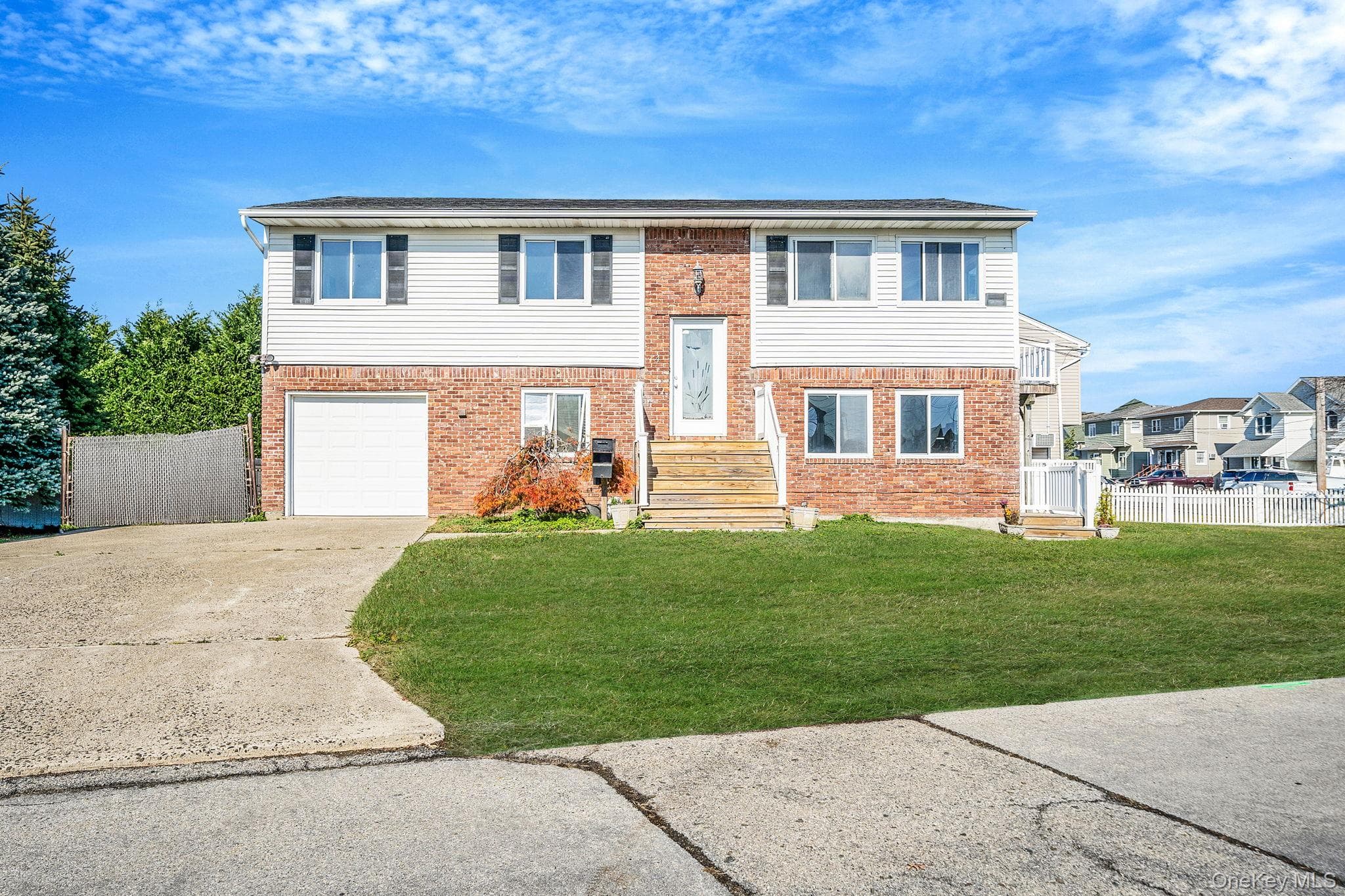 4 Bay Place photo 1