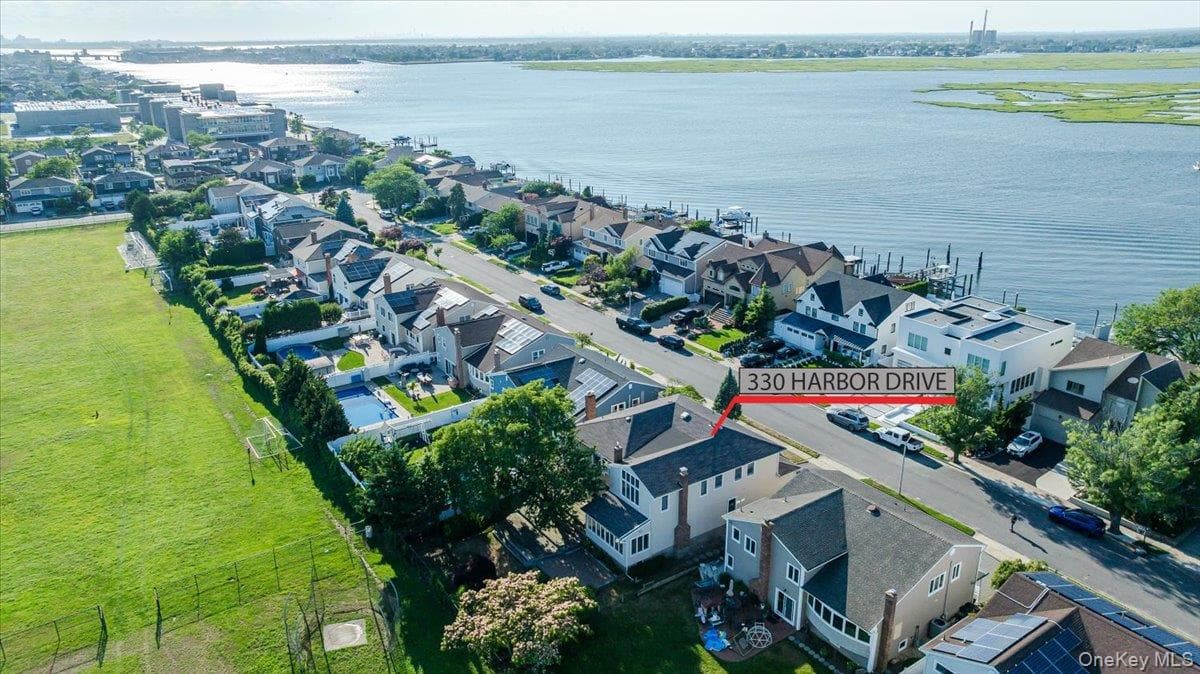 330 Harbor Drive thumbnail 16
