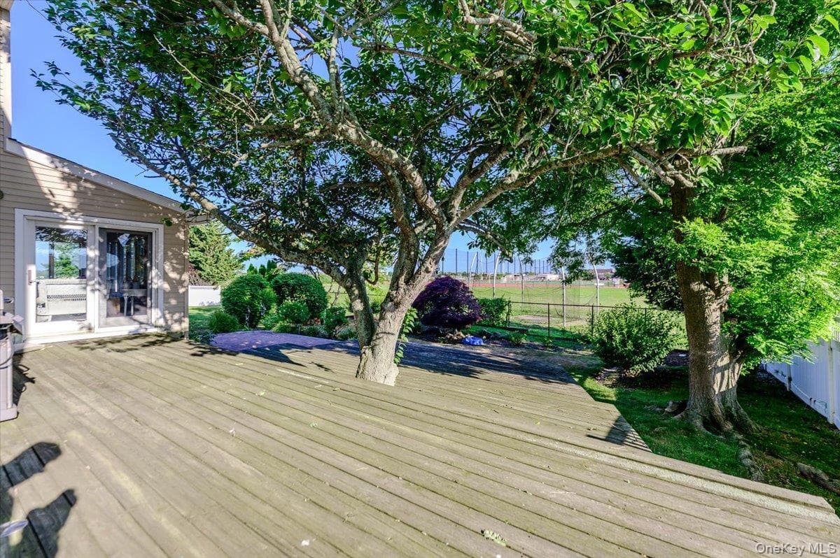 330 Harbor Drive thumbnail 3