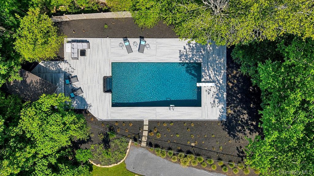 9305 Soundview Avenue thumbnail 5
