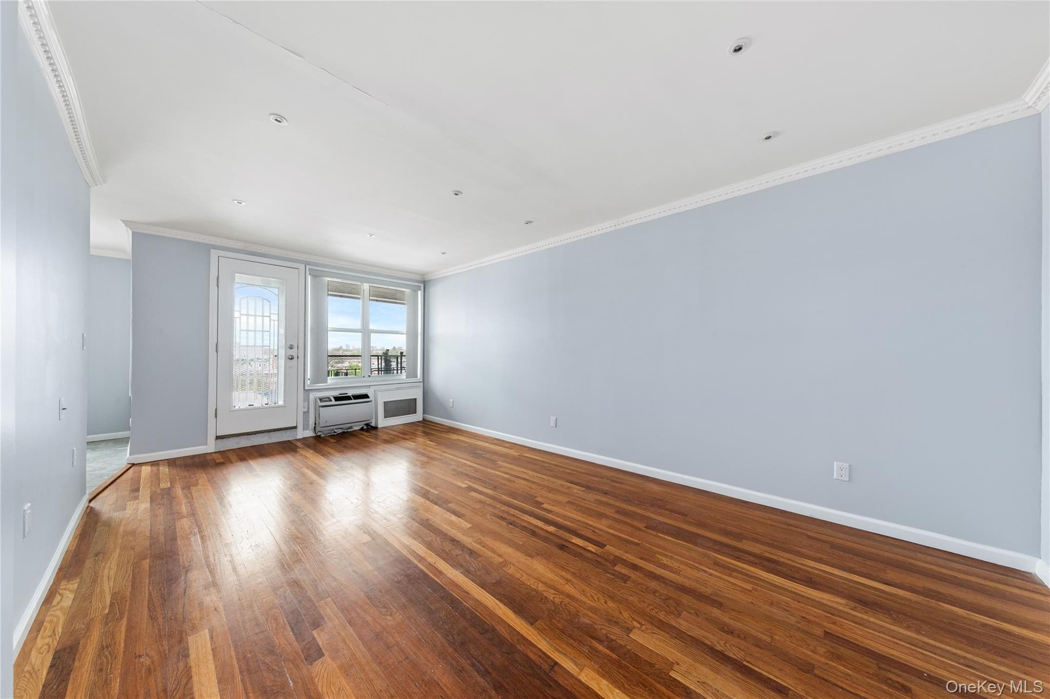60th Street 34th Avenue Unit: 6D thumbnail 4