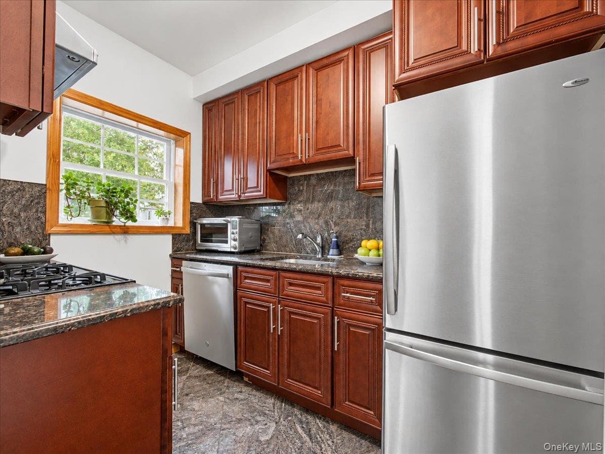 7551 Utopia Parkway thumbnail 9