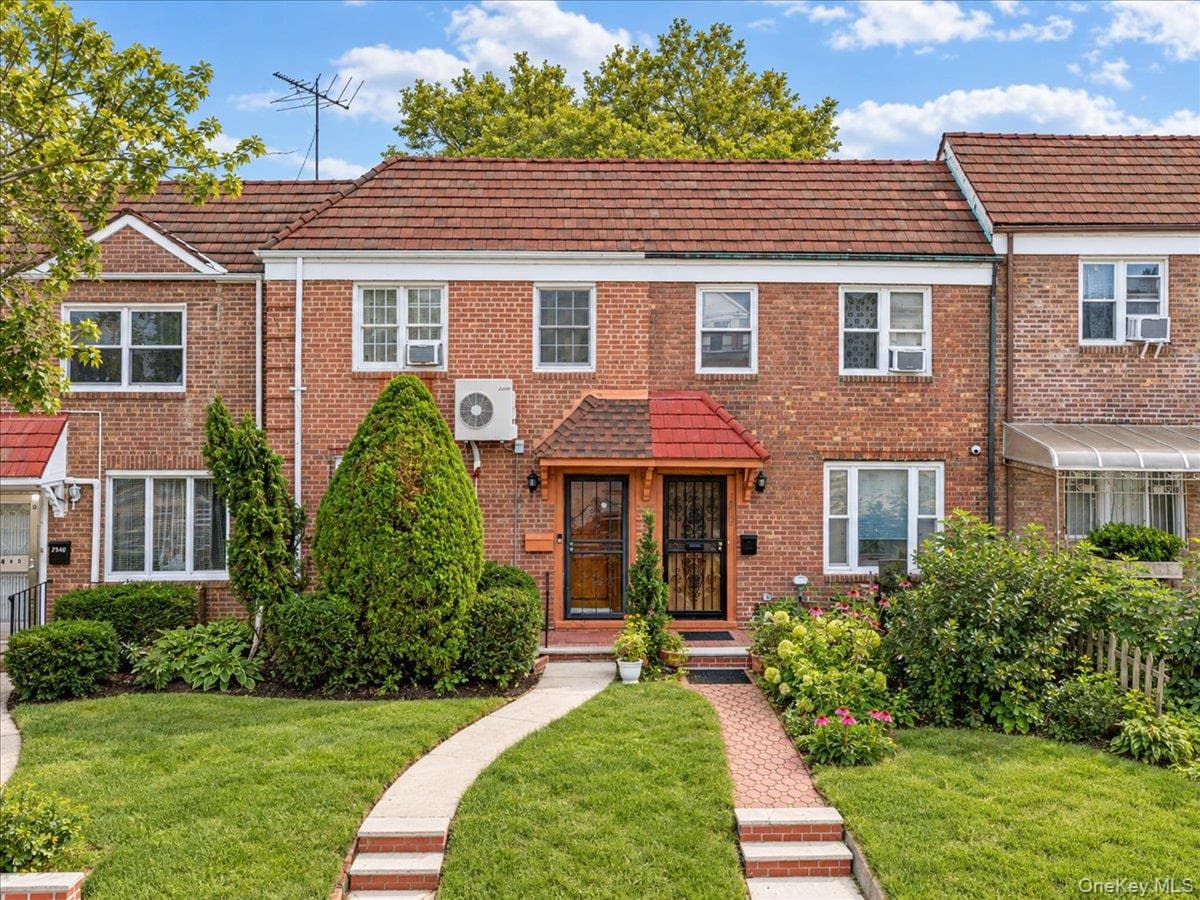 7551 Utopia Parkway, Fresh Meadows