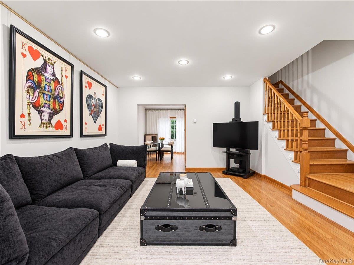 7551 Utopia Parkway thumbnail 3
