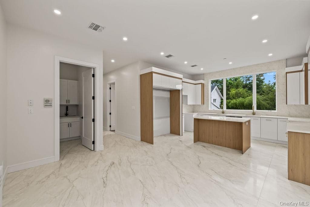 11 Lincoln Street Unit: 201 thumbnail 12