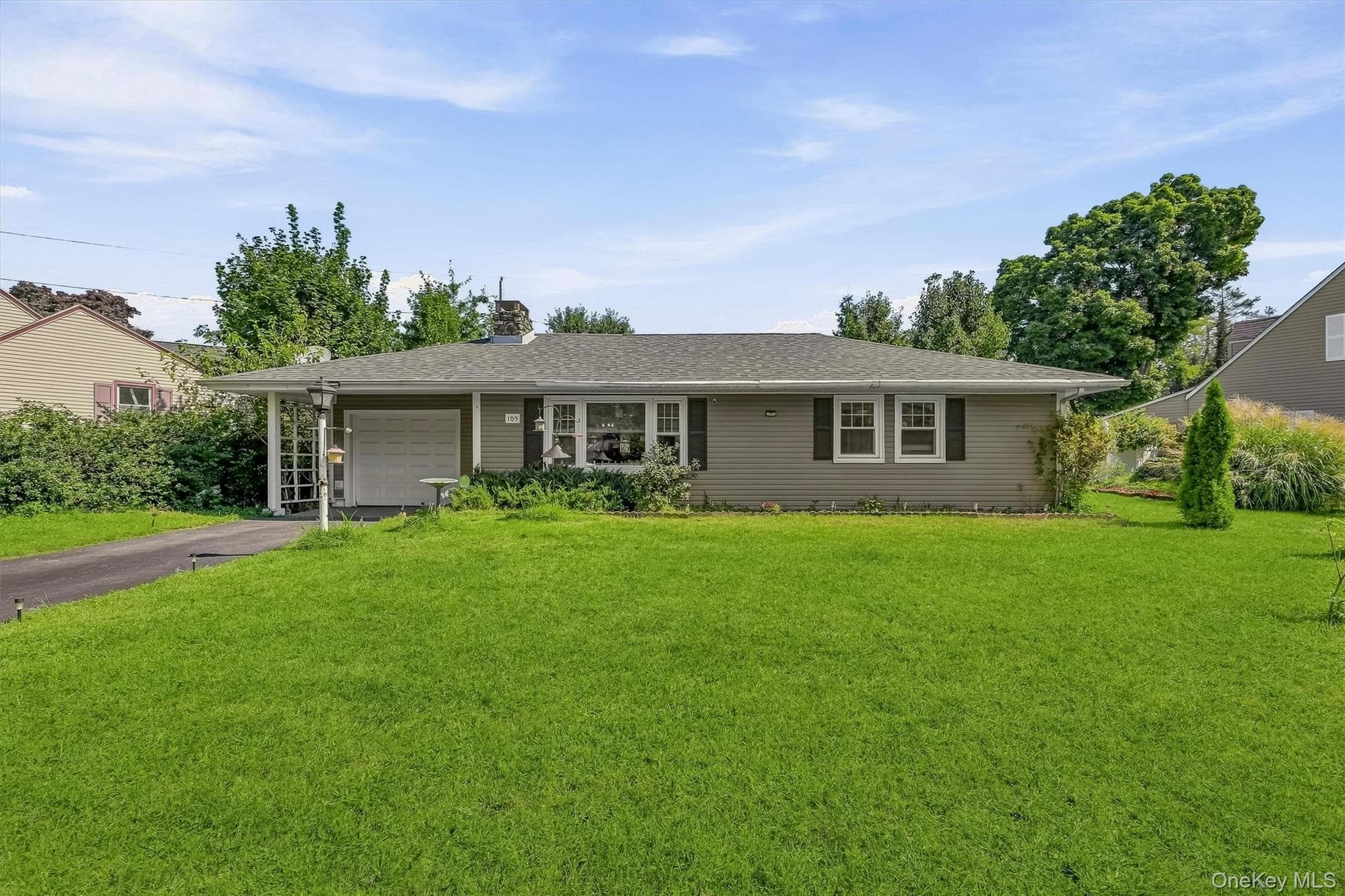 105 Pine Drive photo 1