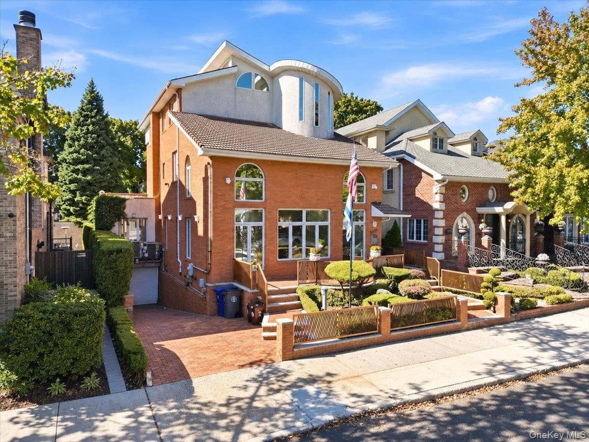 3828 Bedford Avenue thumbnail 4
