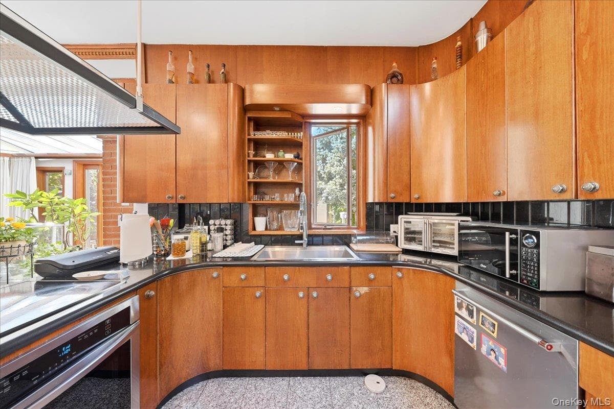 3828 Bedford Avenue thumbnail 9