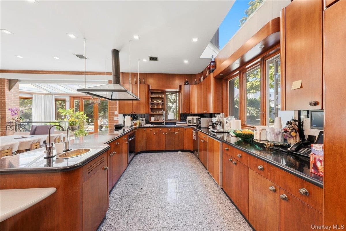 3828 Bedford Avenue thumbnail 8