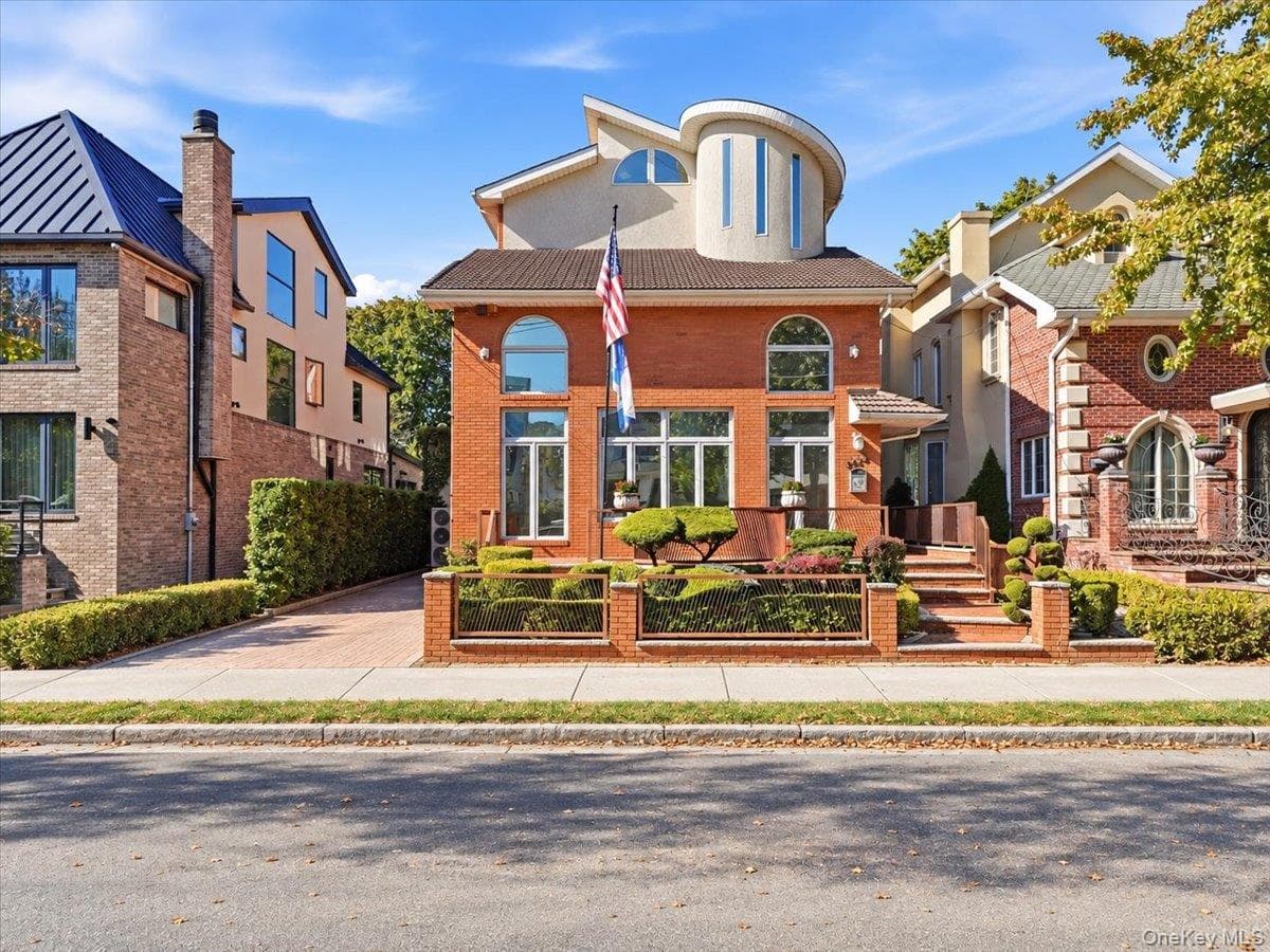 3828 Bedford Avenue thumbnail 2