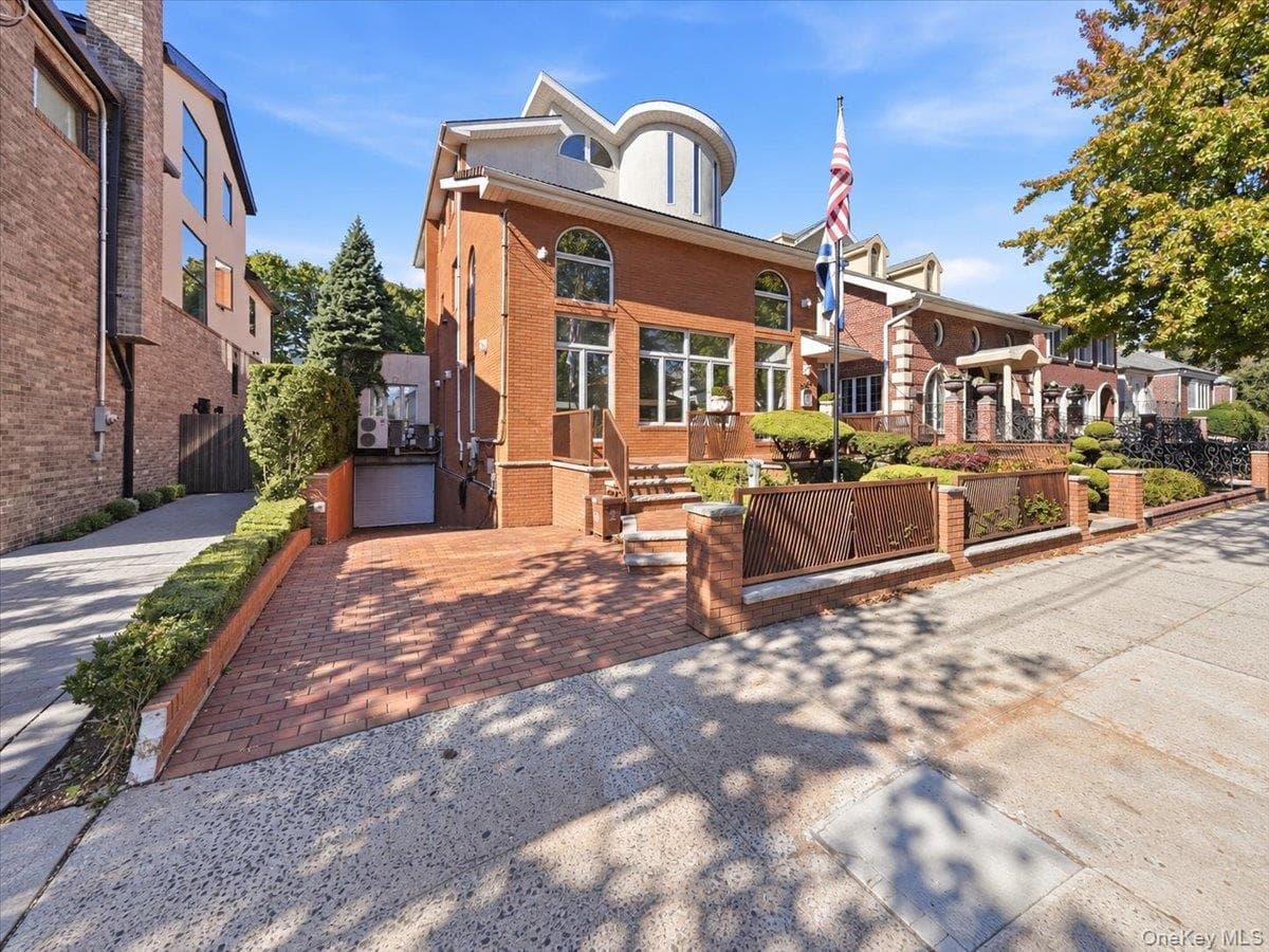 3828 Bedford Avenue thumbnail 3