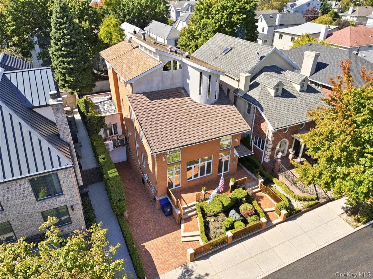 3828 Bedford Avenue thumbnail 6