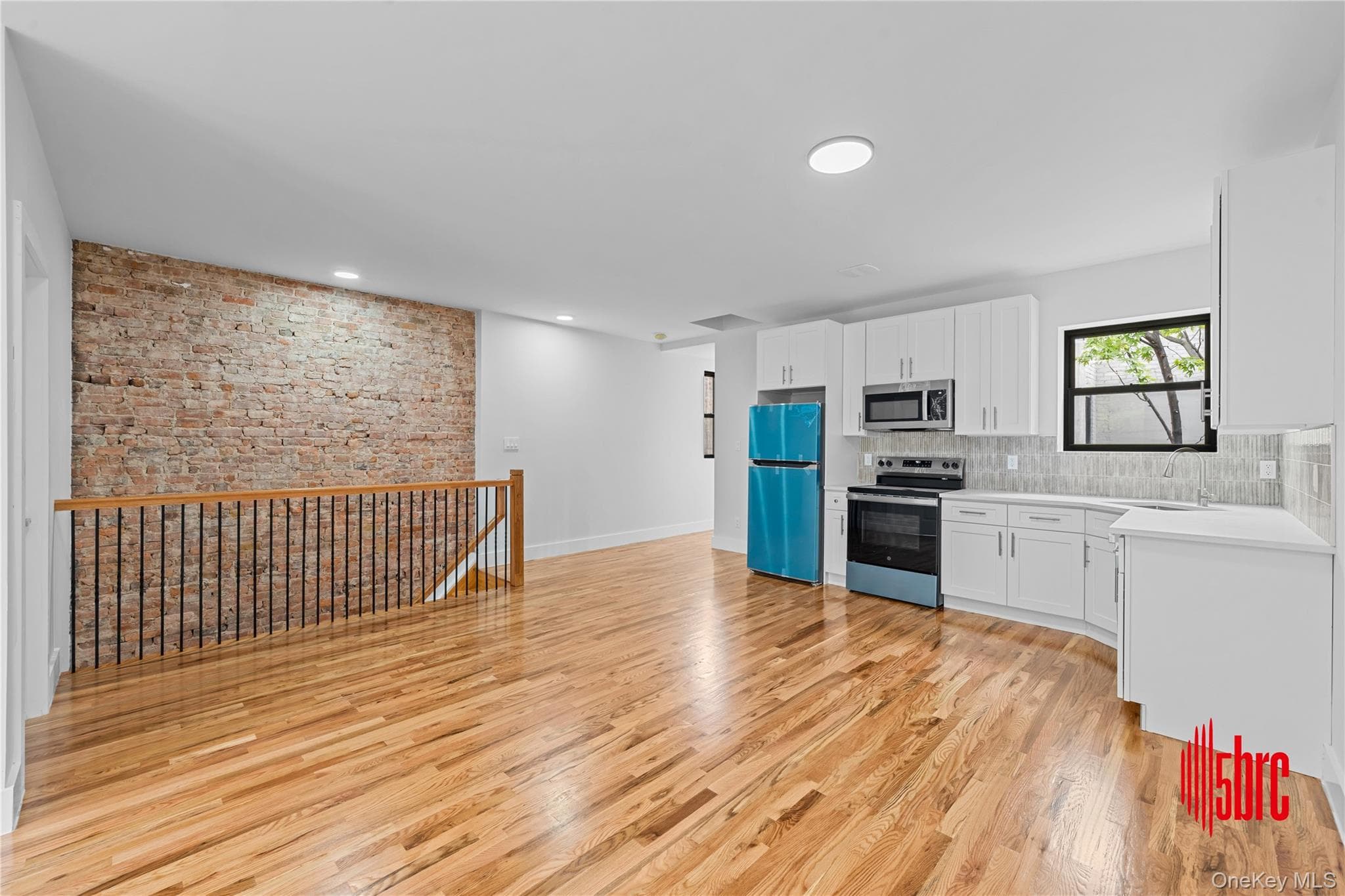 405 Miller Avenue thumbnail 14