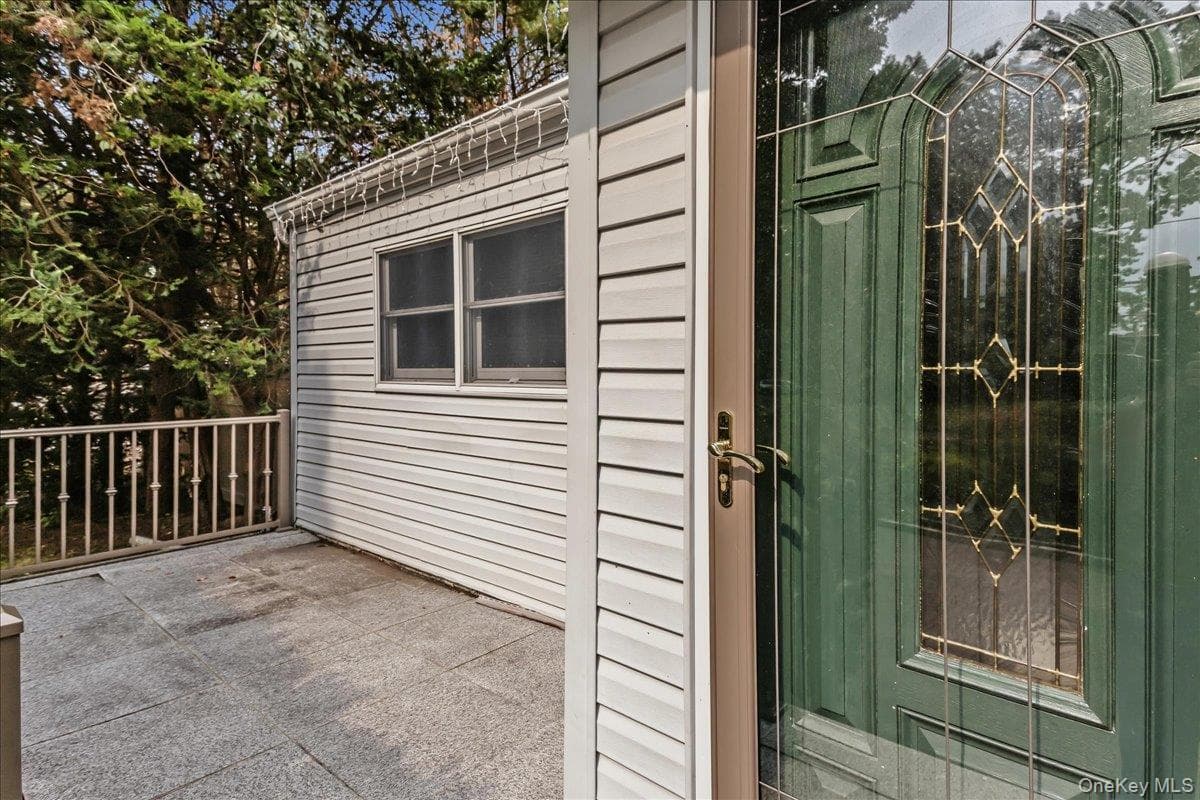1091 Westminster Avenue thumbnail 3