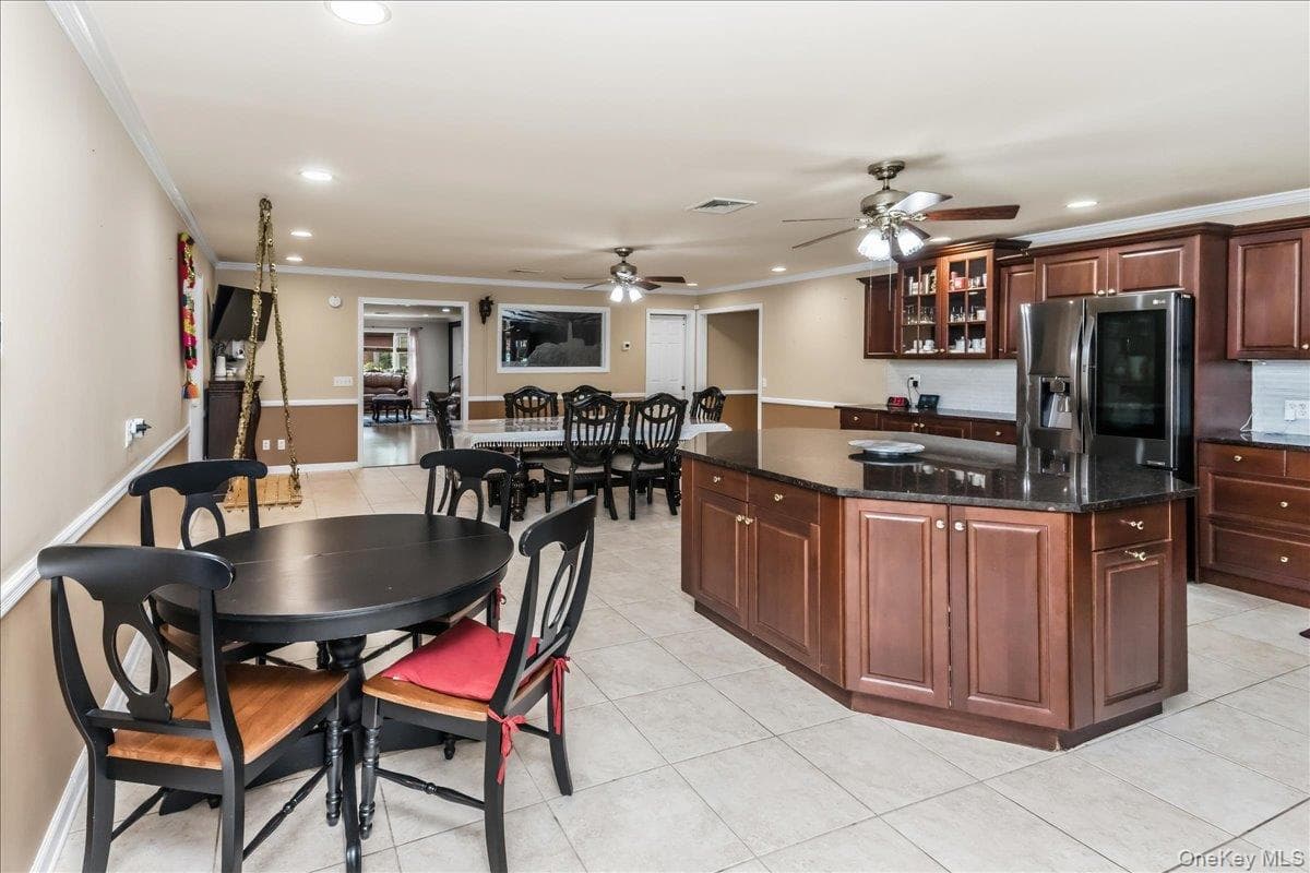 1091 Westminster Avenue thumbnail 11