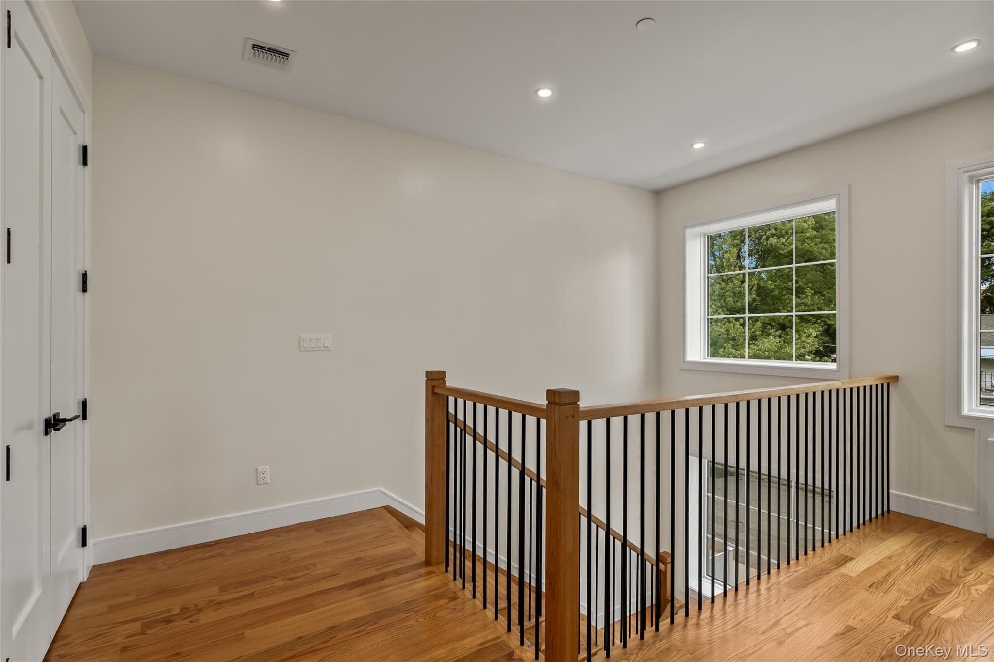 30 E Castle Avenue Unit: #101 thumbnail 7