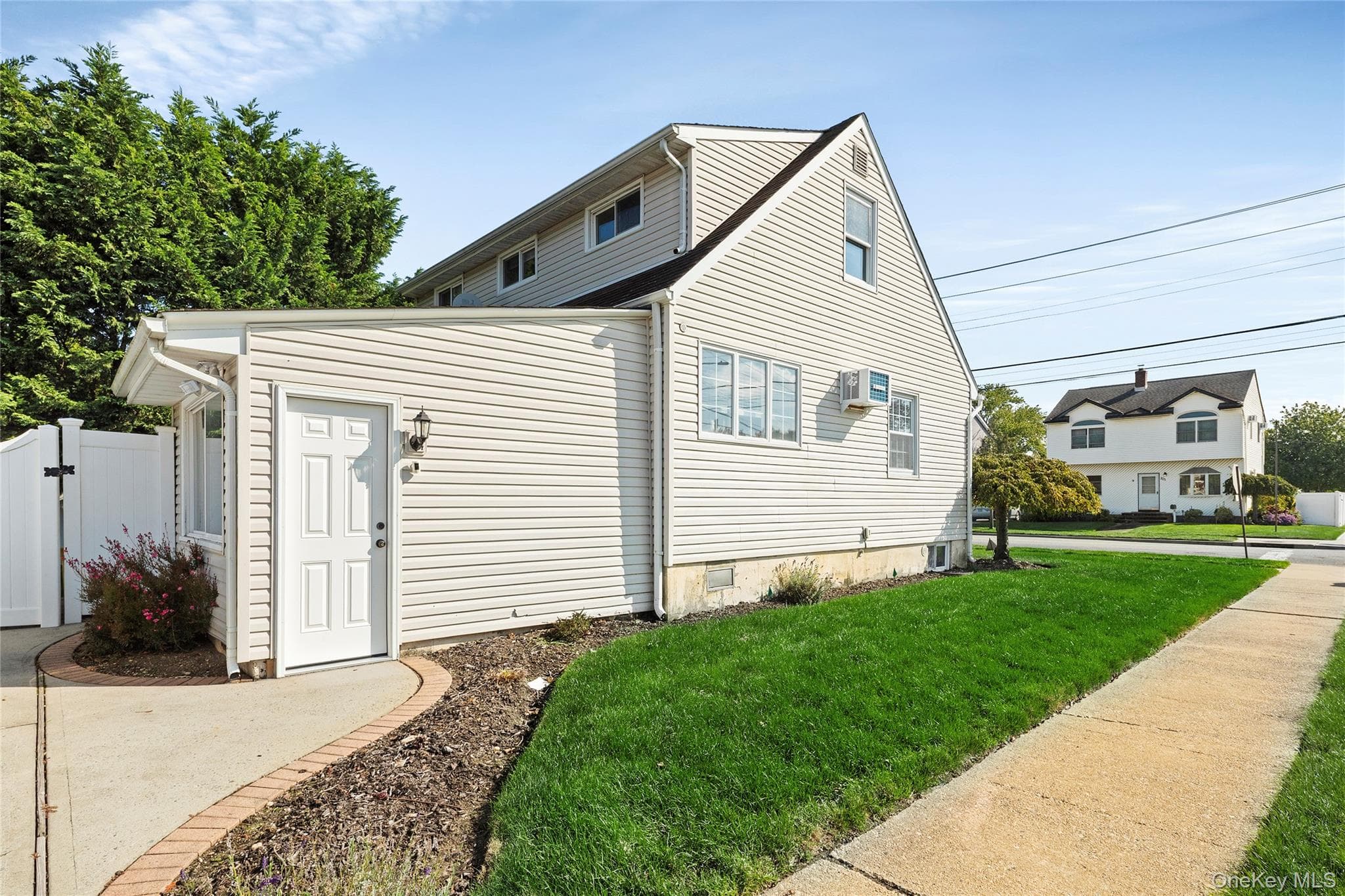 200 Forest Avenue thumbnail 4