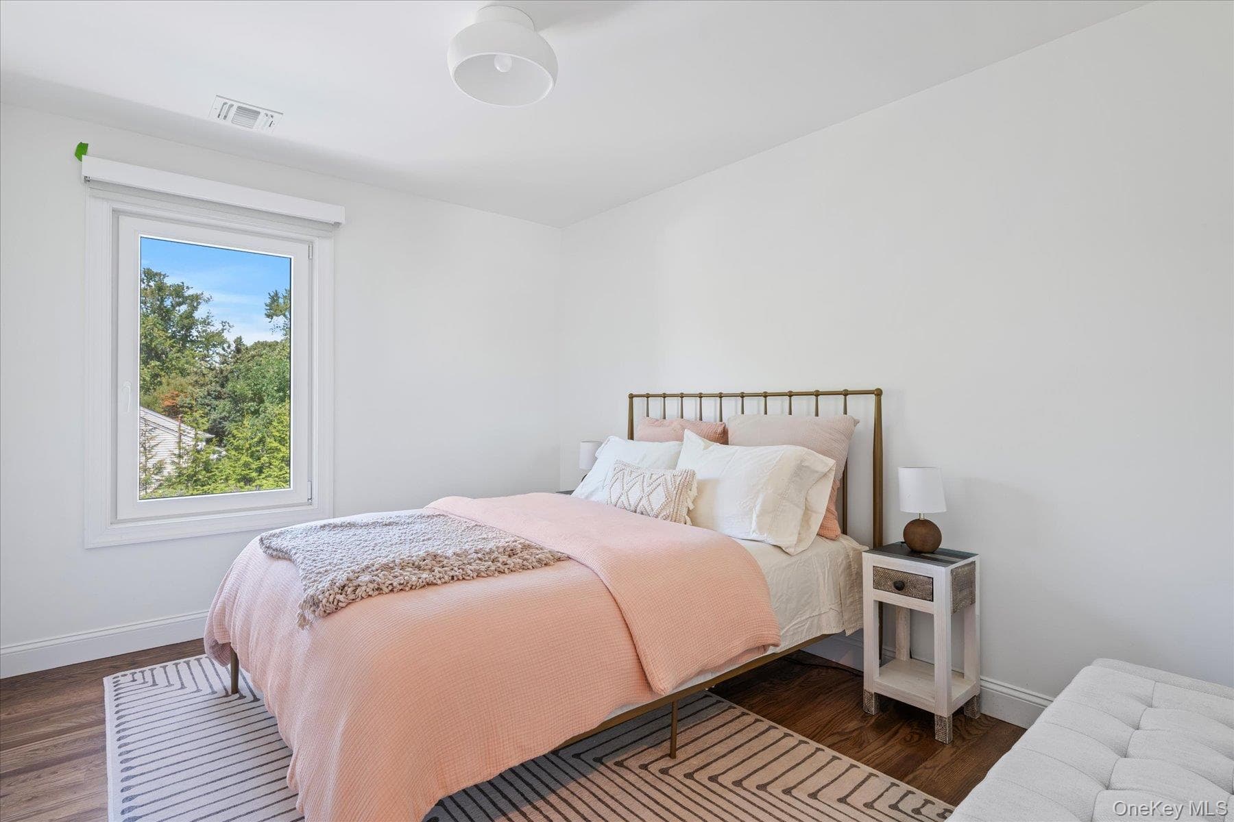 660 Sutton Place thumbnail 19