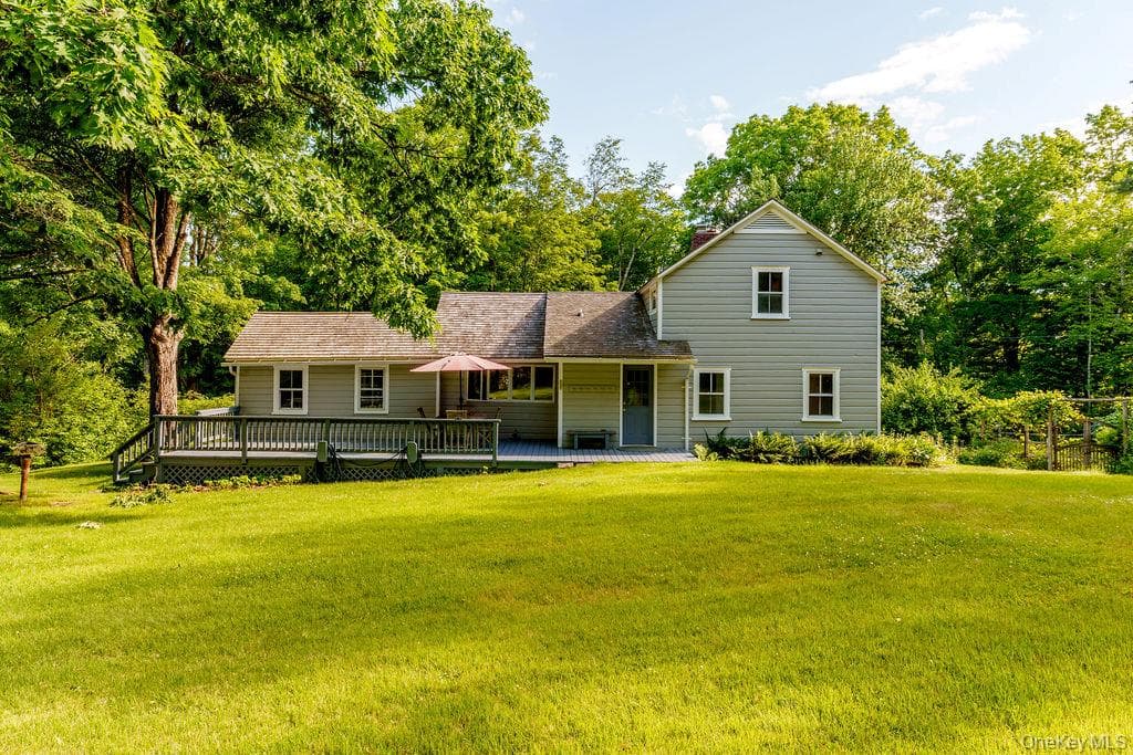286 Manor Rock Road, Craryville