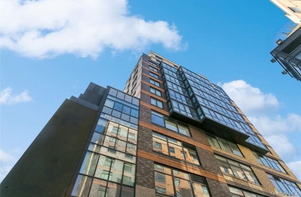 39-16 Prince Street Unit: 8E thumbnail 2