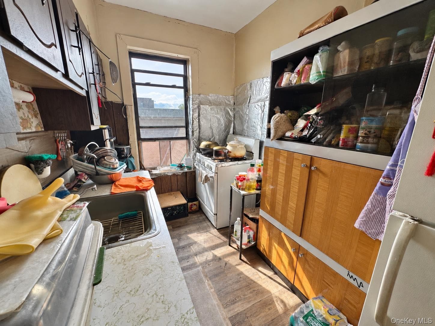 2137 E 14th Street thumbnail 33