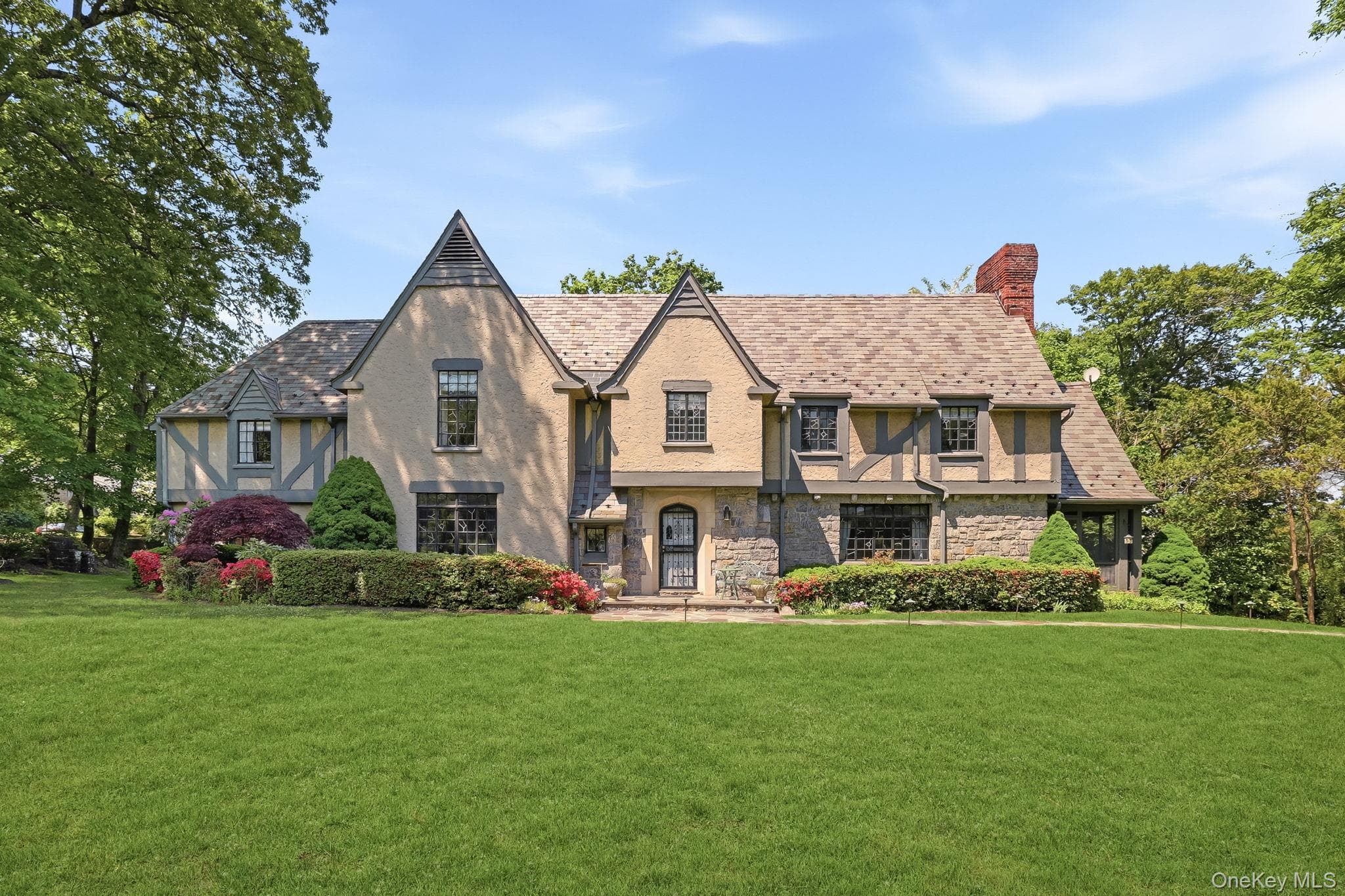 14 Overhill Road, New Rochelle