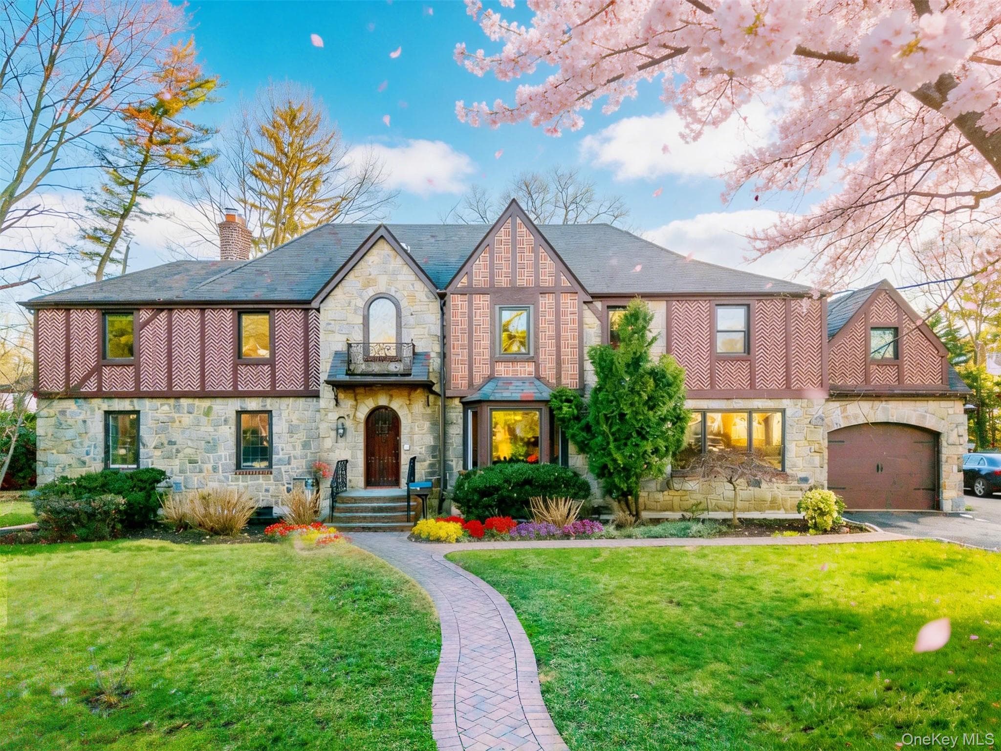18 Robin Way, Great Neck