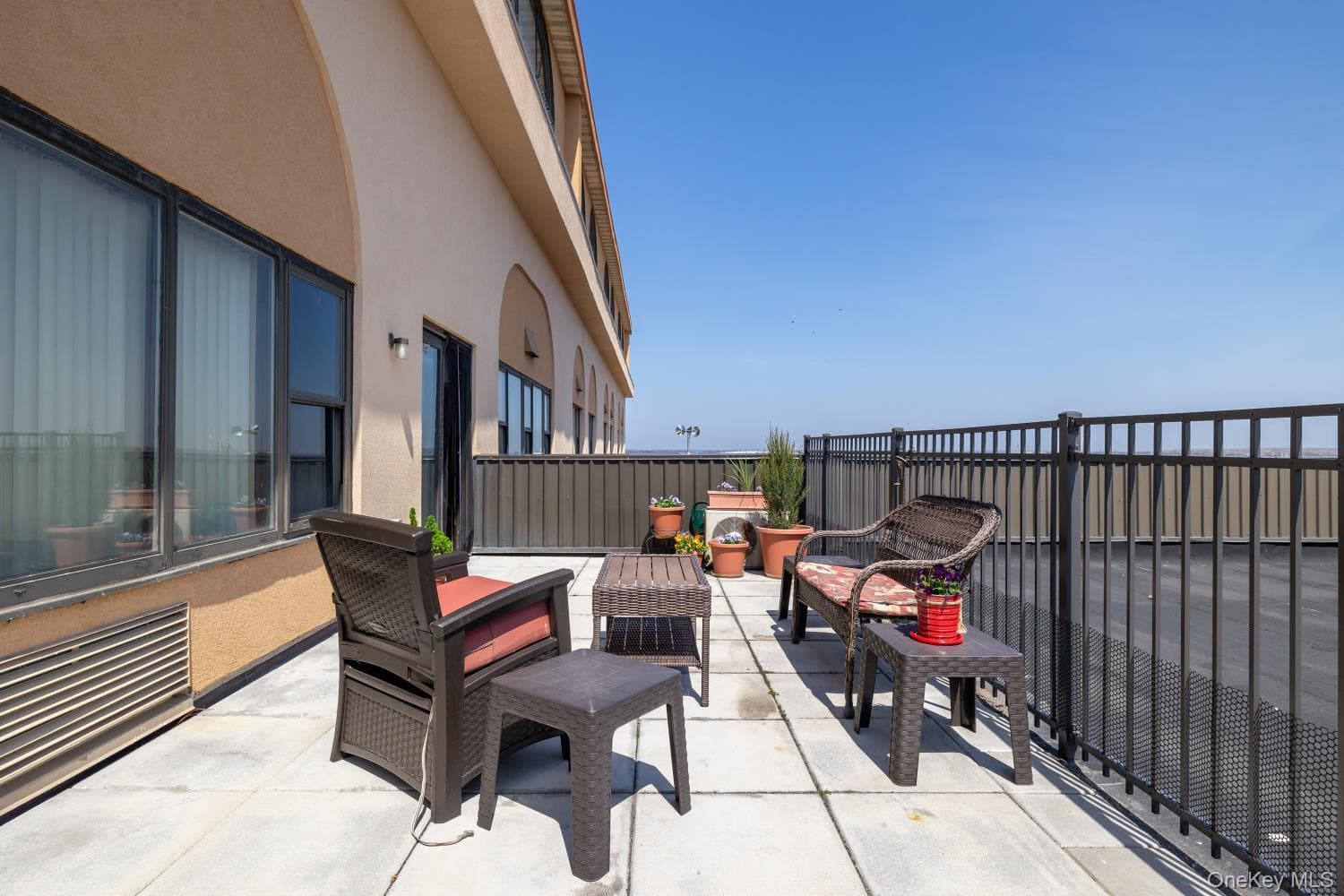 185 W Park Avenue Unit: 406 thumbnail 5