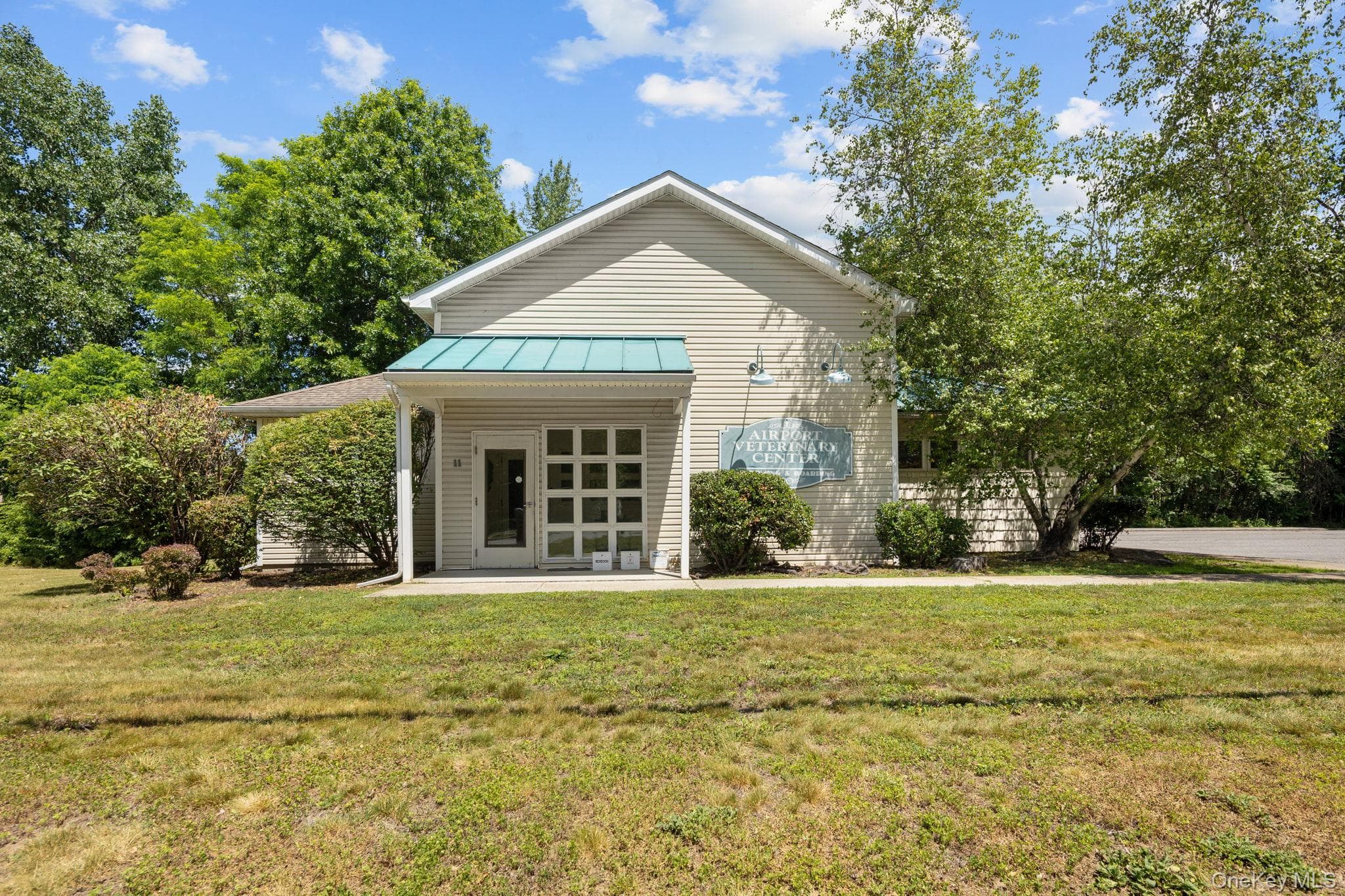 11 Airport Drive photo 1