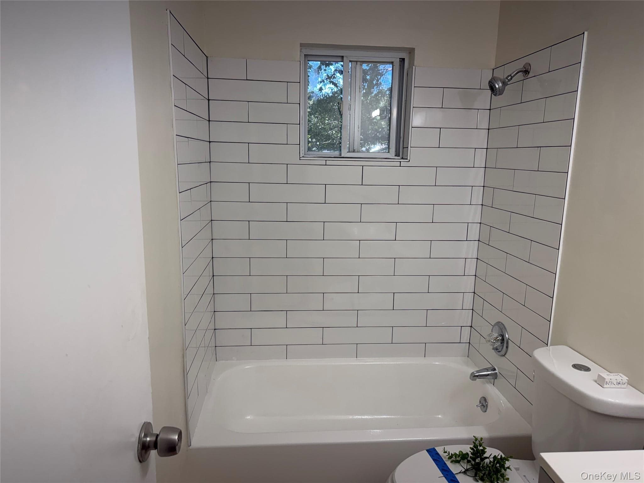 748 Doane Avenue thumbnail 9