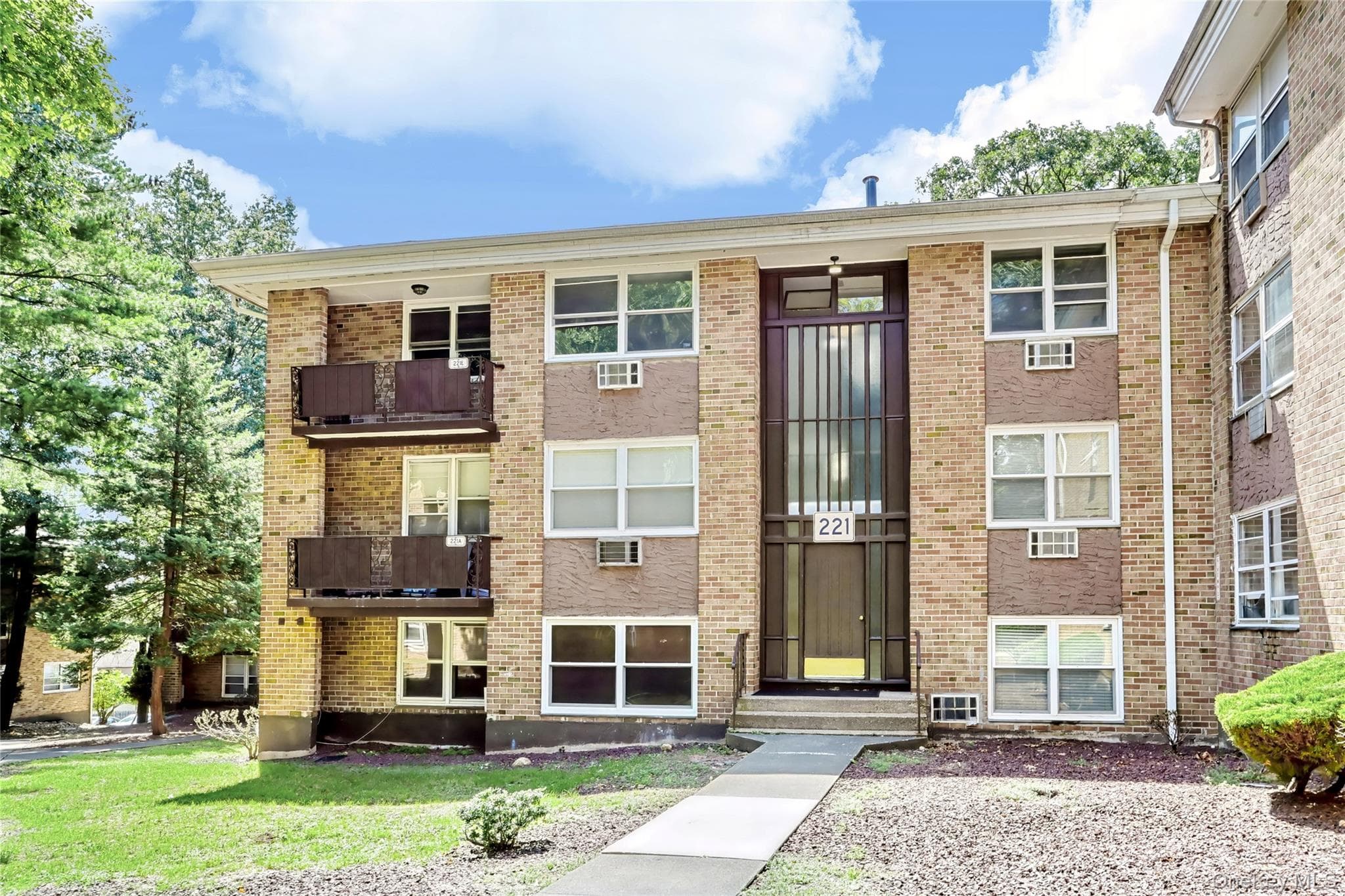 221 Kearsing Parkway Unit: E, Monsey
