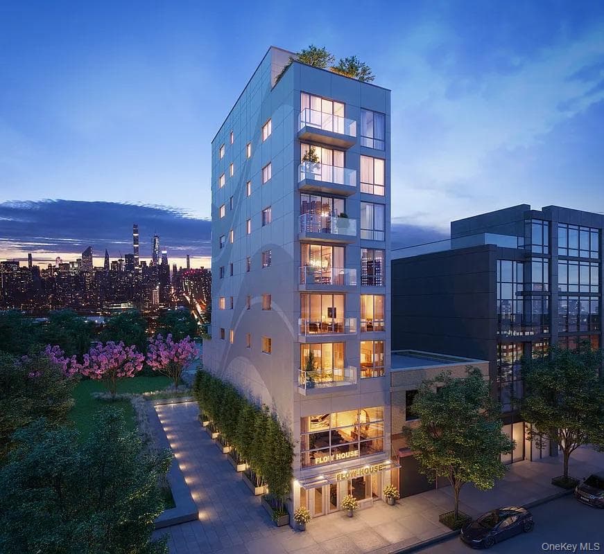 4244 Crescent Street Unit: 6B thumbnail 2
