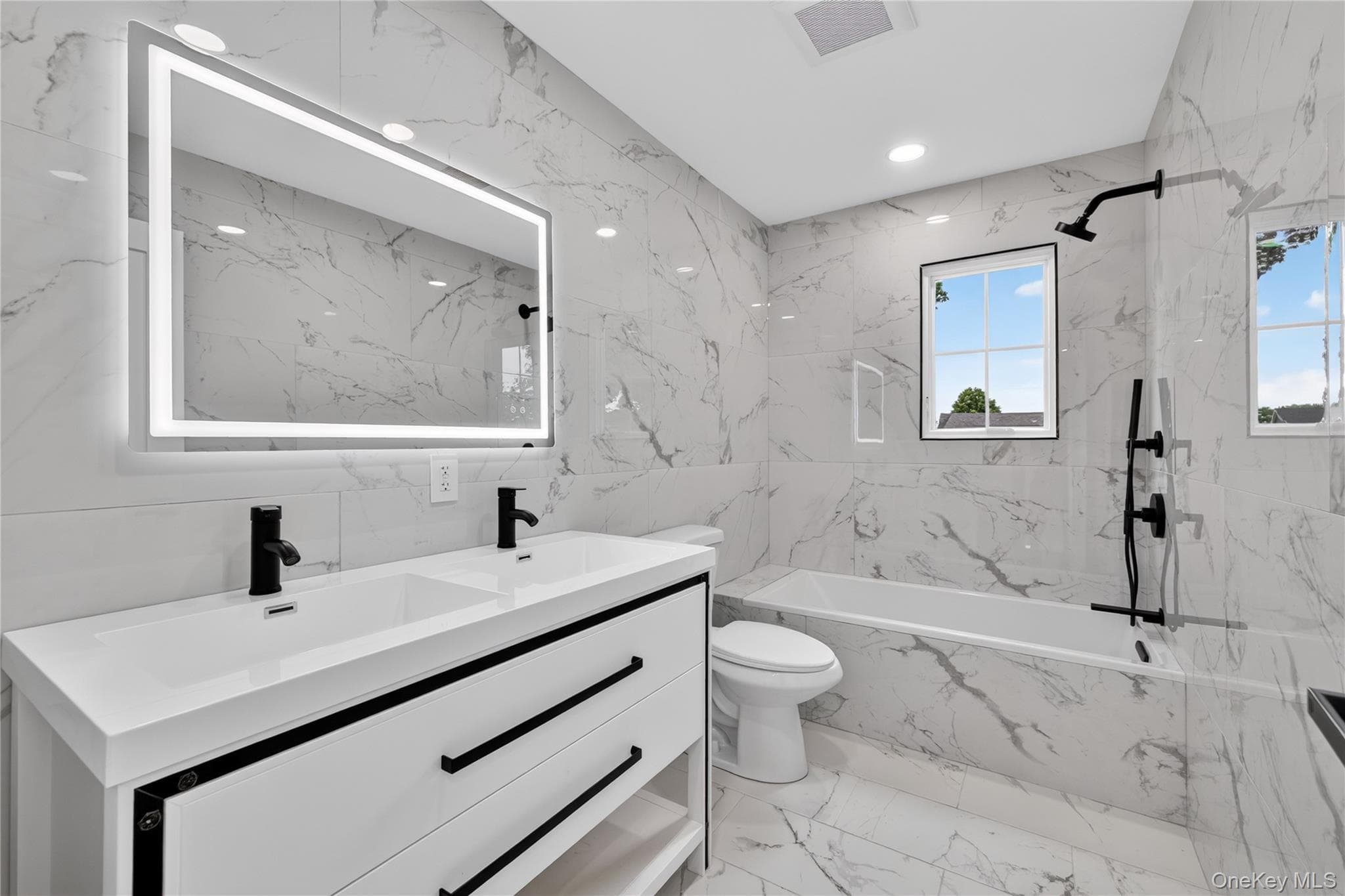 238 N Oak Street thumbnail 16