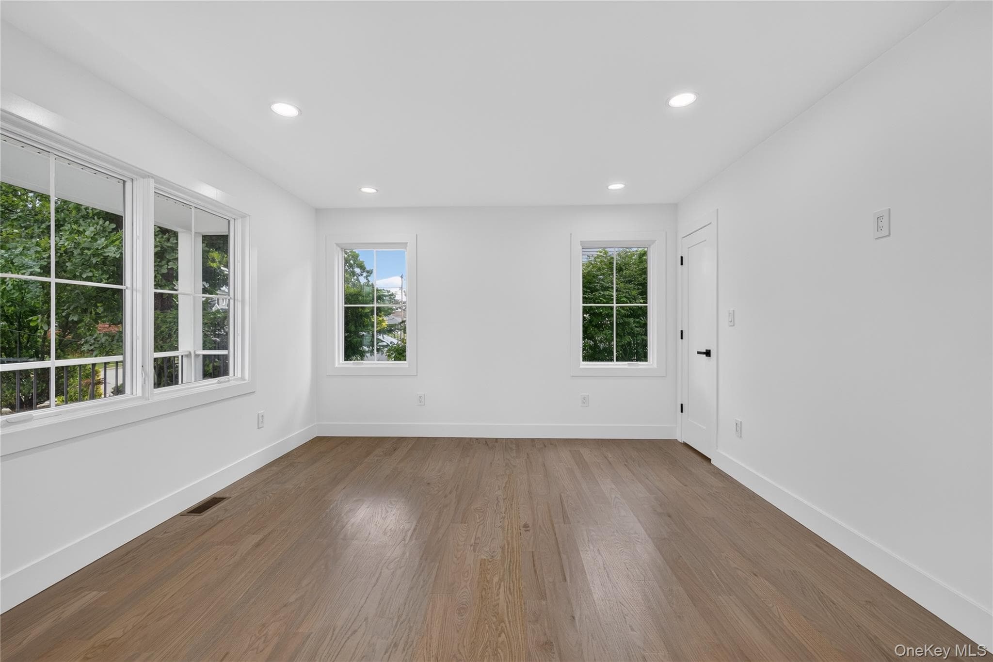 238 N Oak Street thumbnail 17