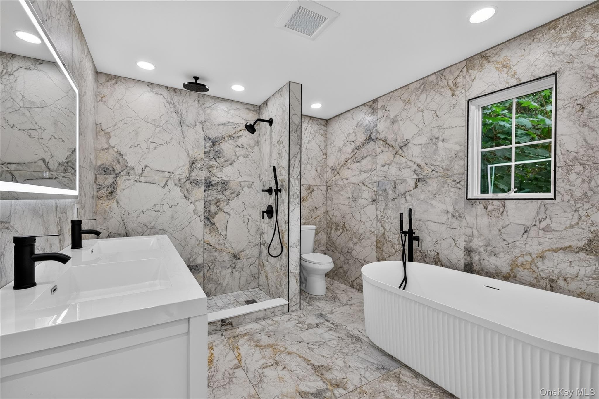 238 N Oak Street thumbnail 13