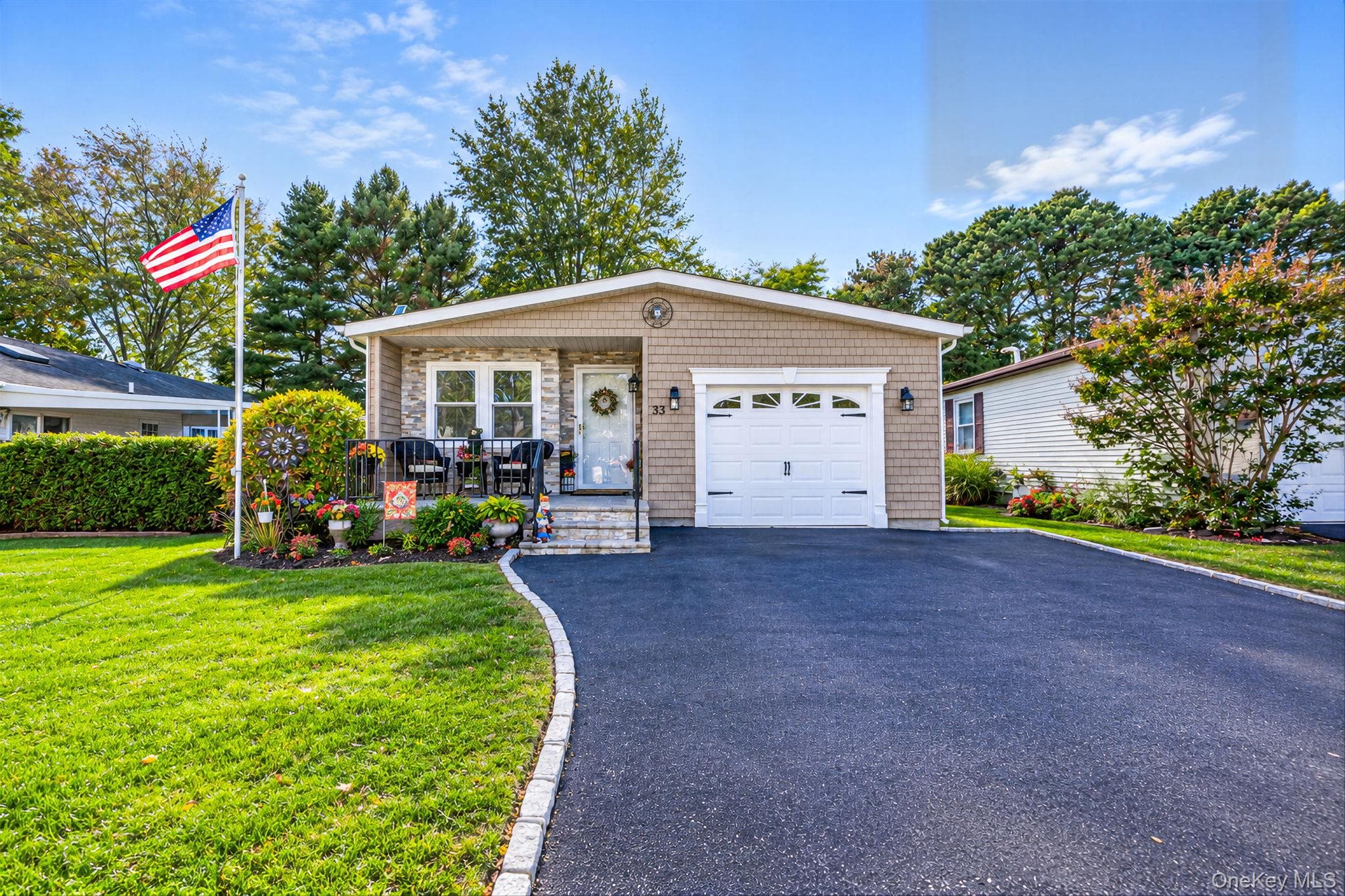 33 Dogwood Lane, Manorville