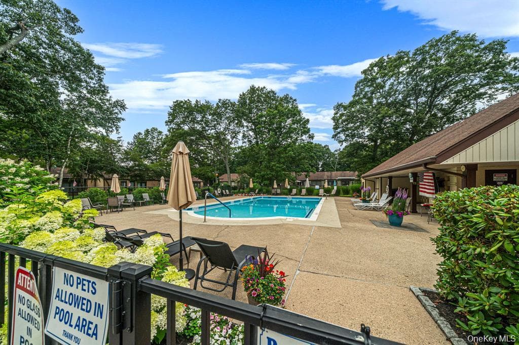 209 Strathmore Gate Drive thumbnail 31