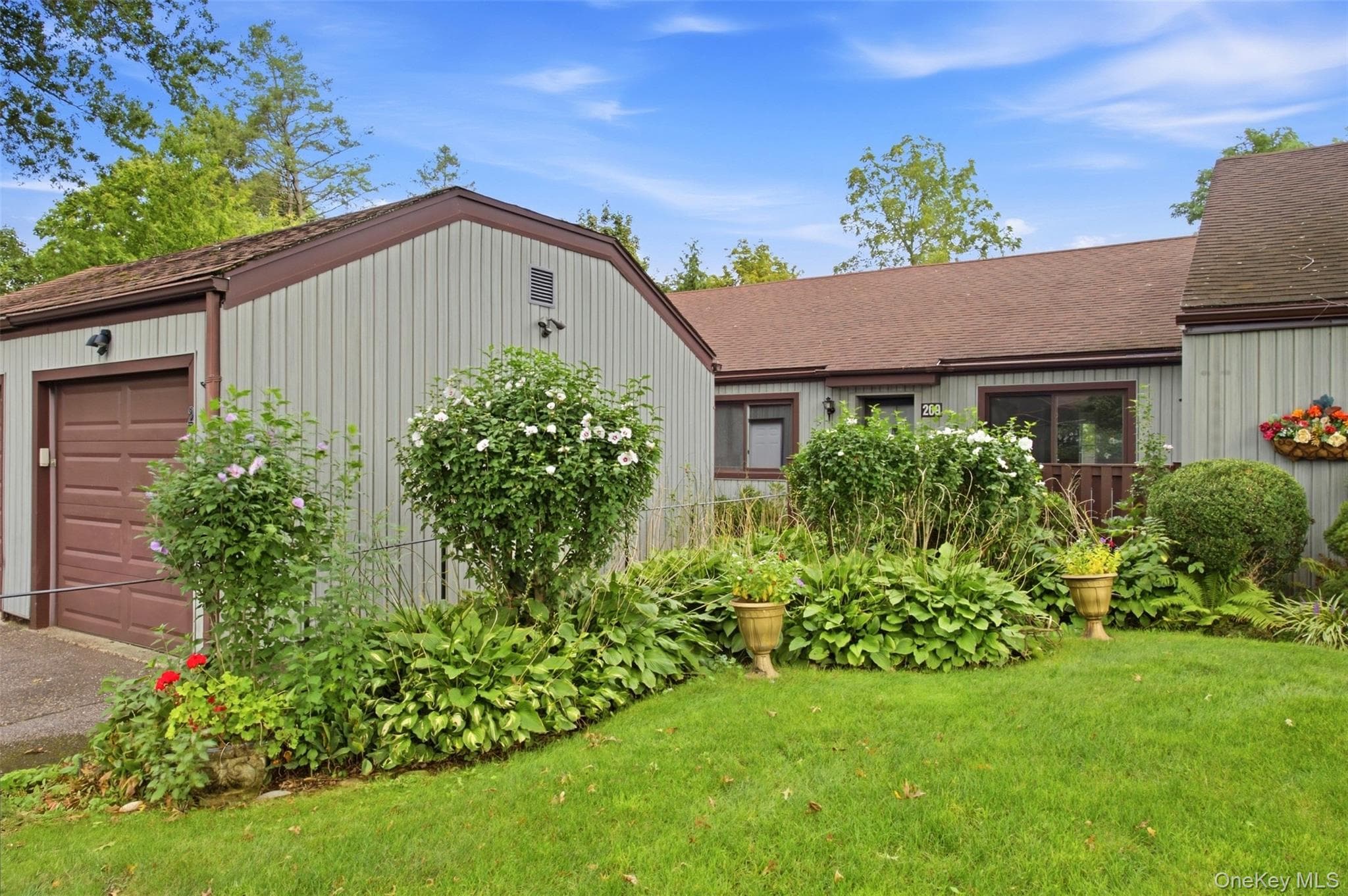209 Strathmore Gate Drive thumbnail 5