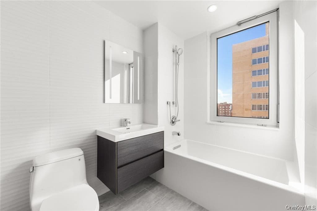 9729 64th Road Unit: 7E thumbnail 4