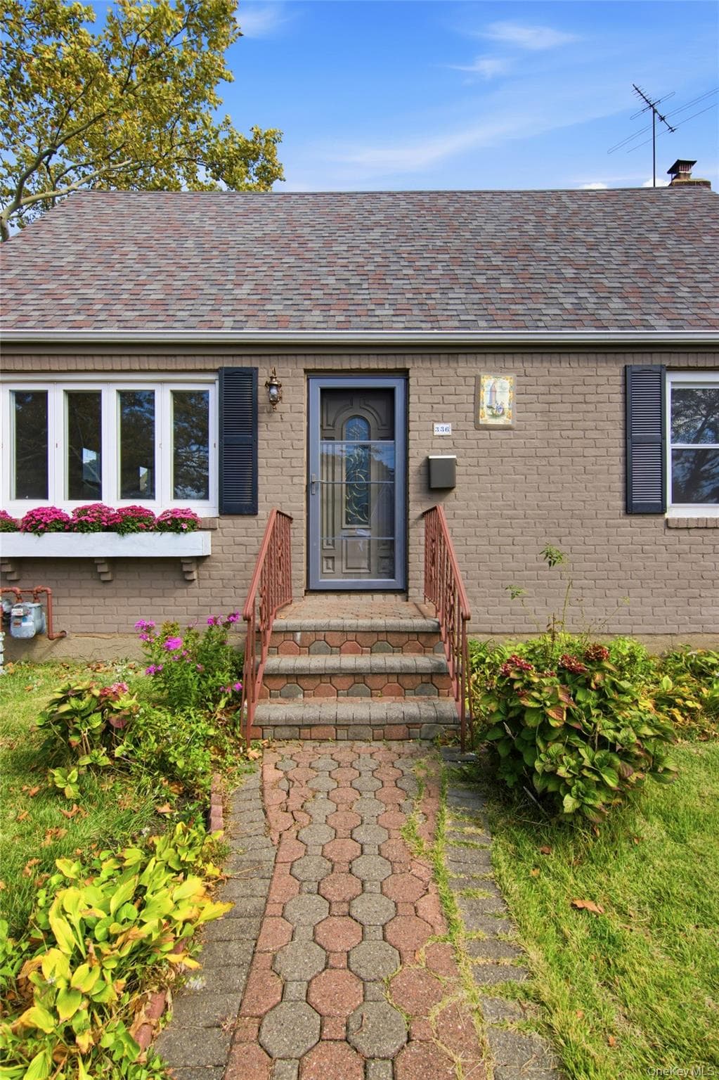 336 Herricks Road thumbnail 5