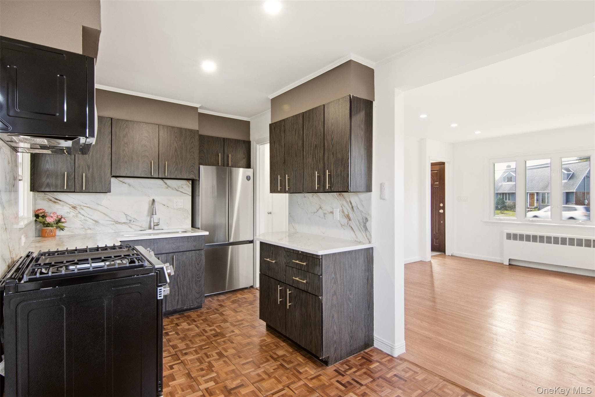 336 Herricks Road thumbnail 9