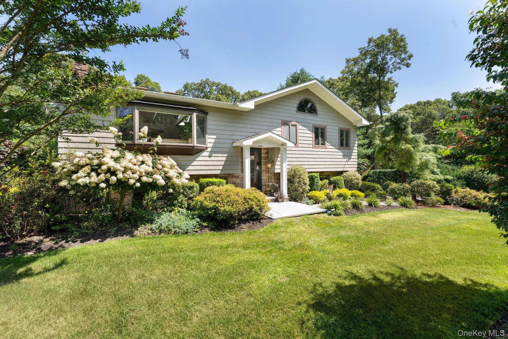 25 Brewster Avenue thumbnail 3