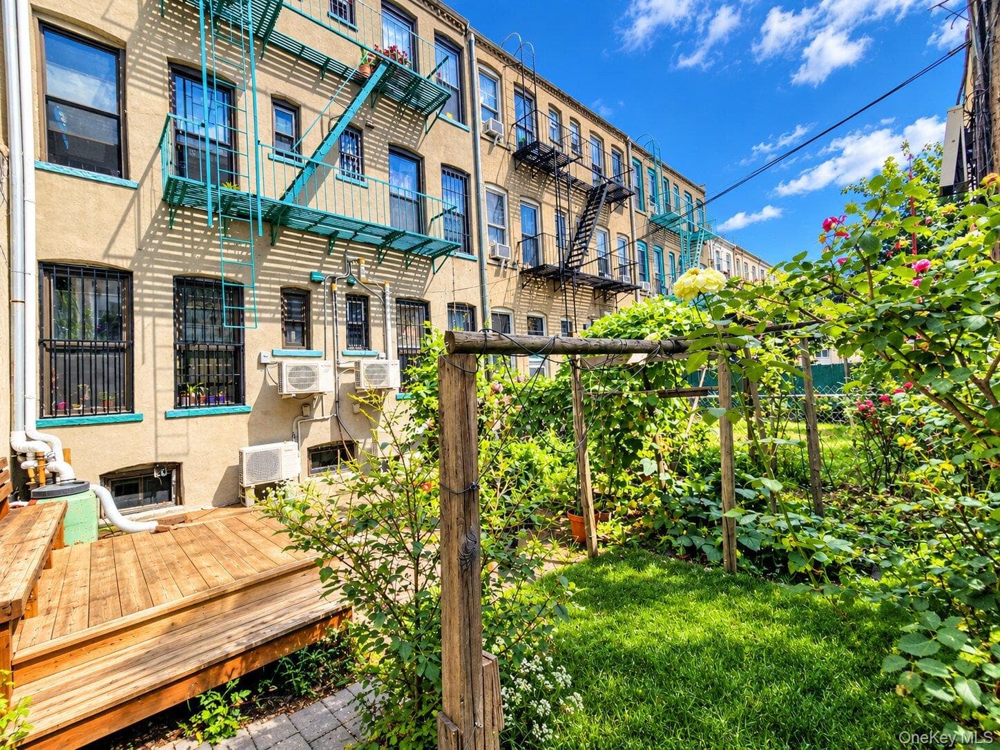 654 Seneca Avenue thumbnail 2