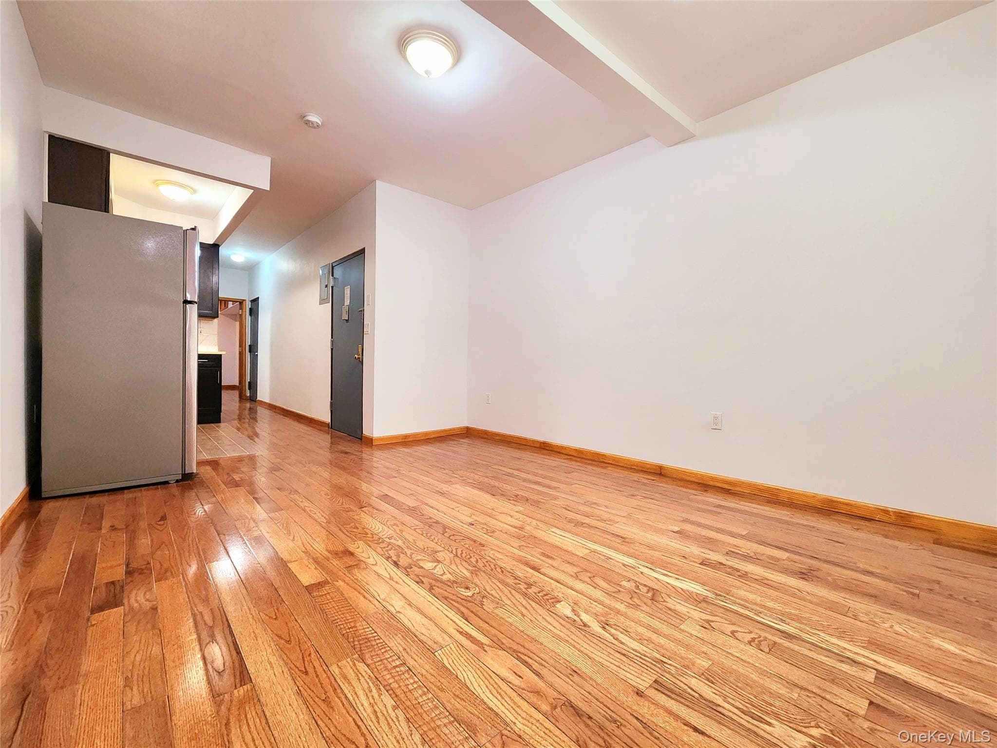 654 Seneca Avenue thumbnail 6